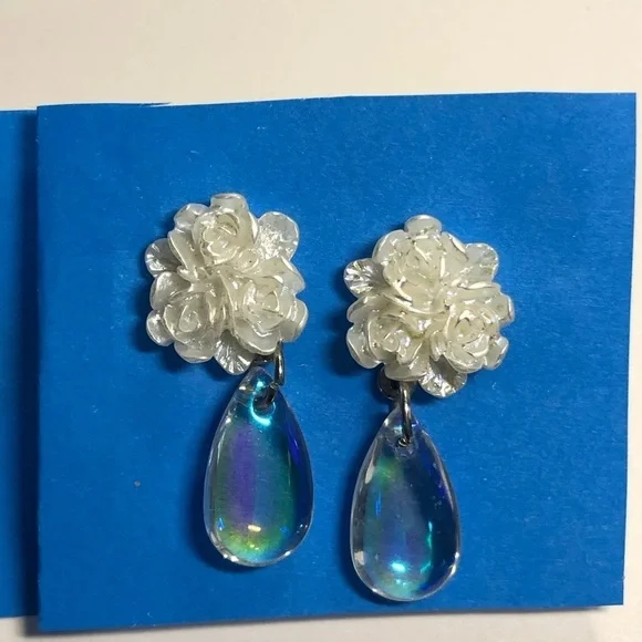 Mix and match pierced earrings gold green and iridescent white and clear stone - Picture 3 of 7